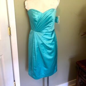 NWT David’s Bridal dress 8. Strapless, low back, back zip, bra. Romantic.